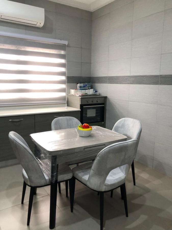 Queens View Apartment Accra Bagian luar foto