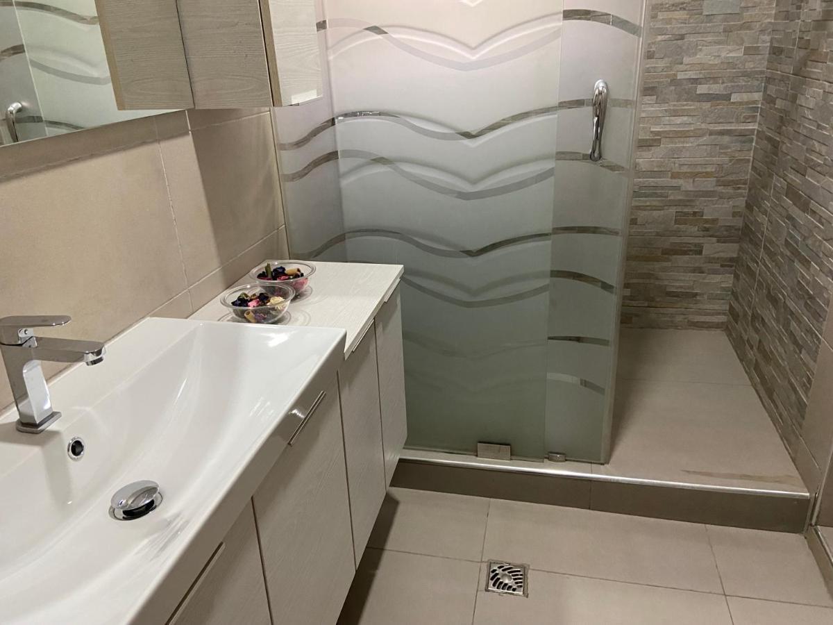 Queens View Apartment Accra Bagian luar foto