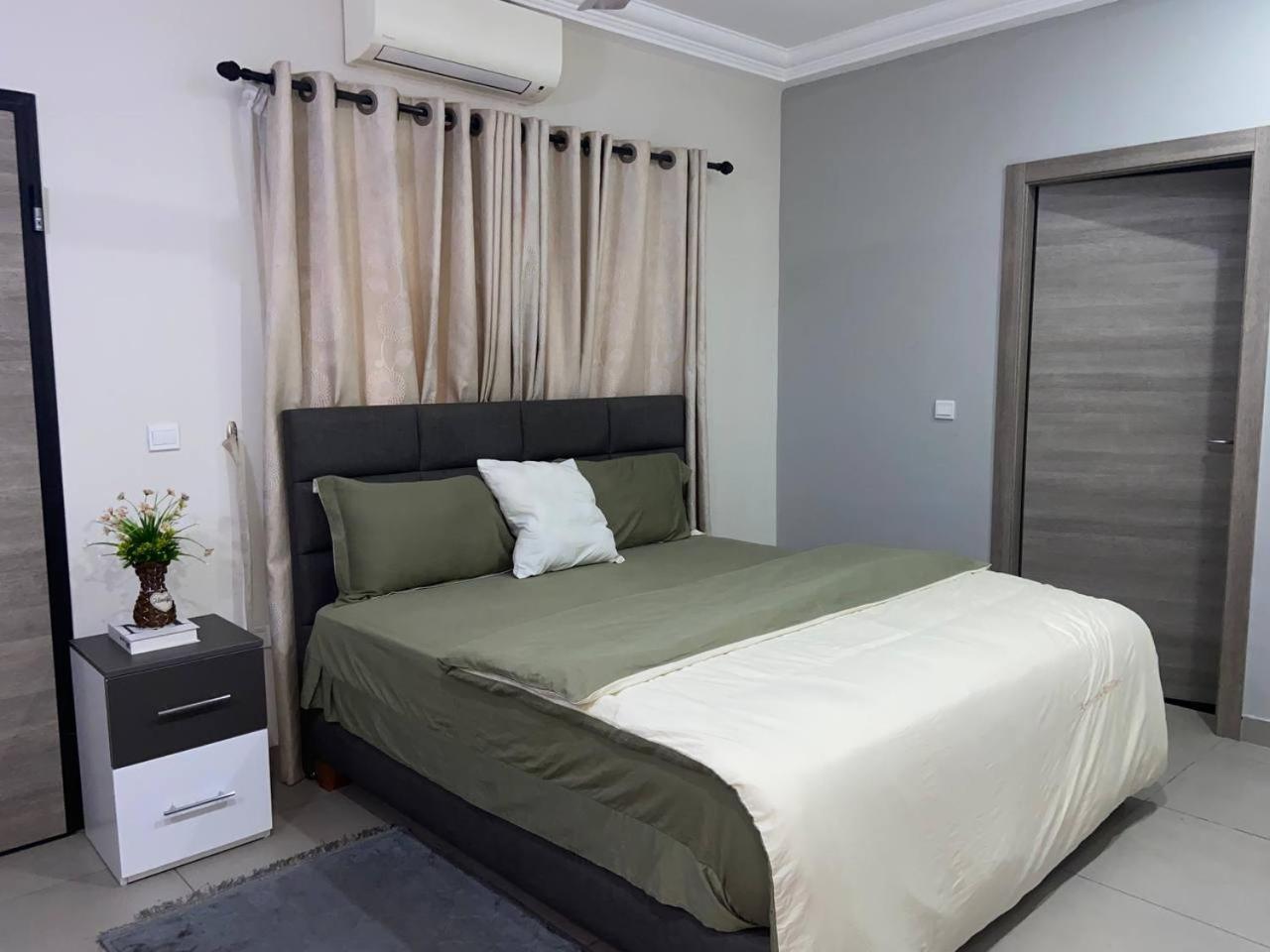 Queens View Apartment Accra Bagian luar foto