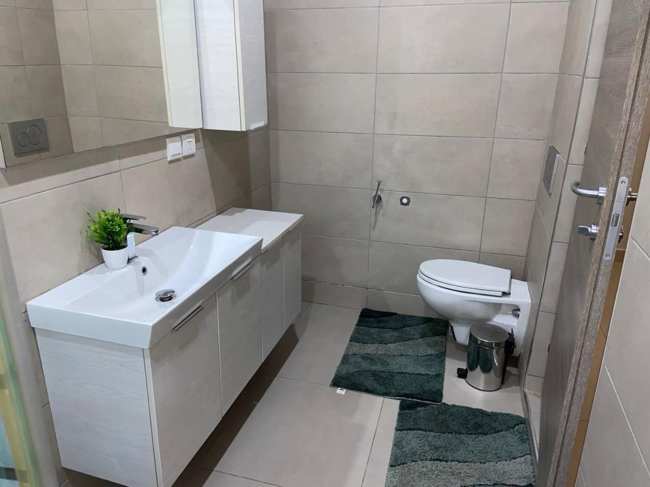 Queens View Apartment Accra Bagian luar foto