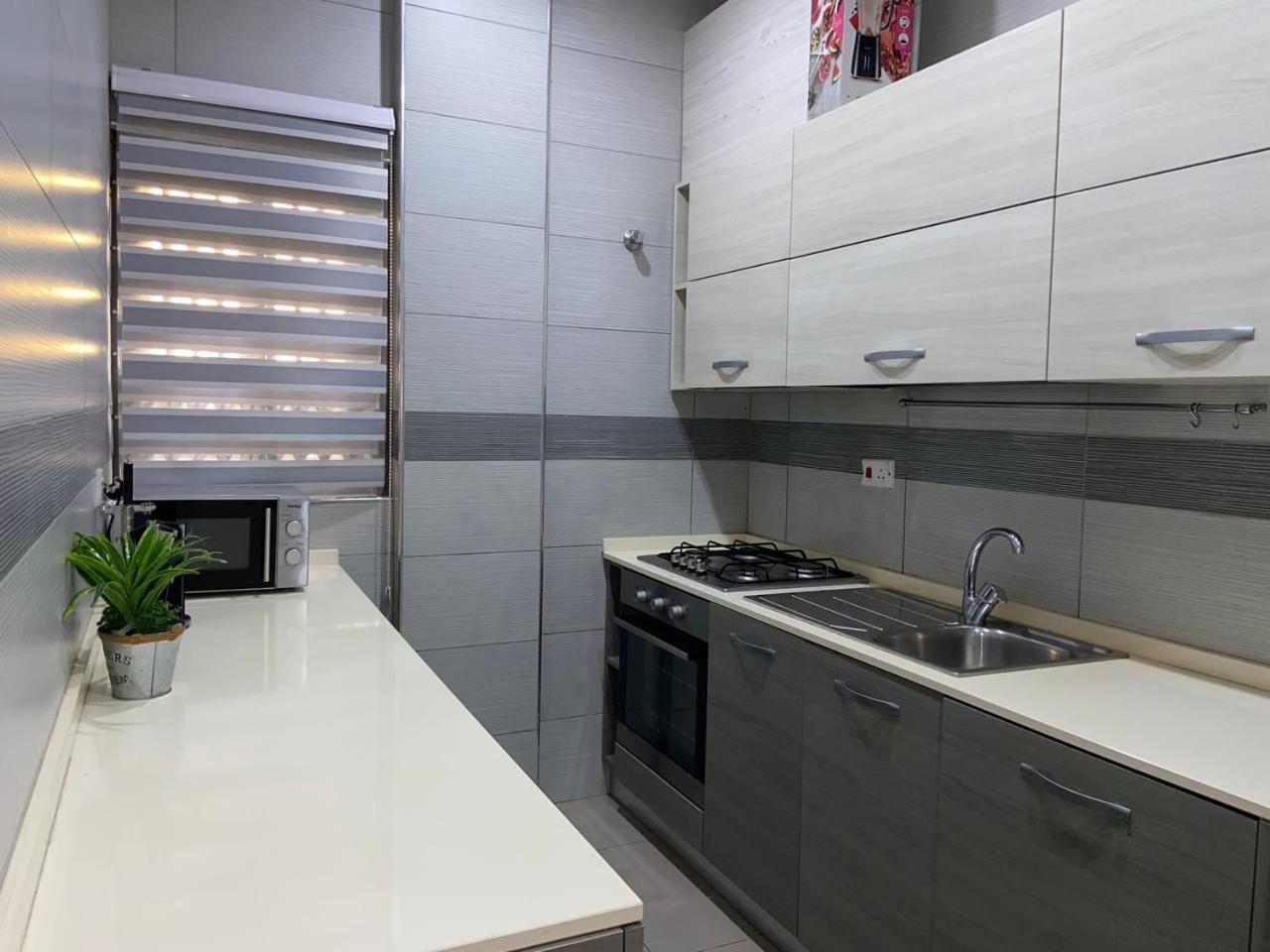 Queens View Apartment Accra Bagian luar foto